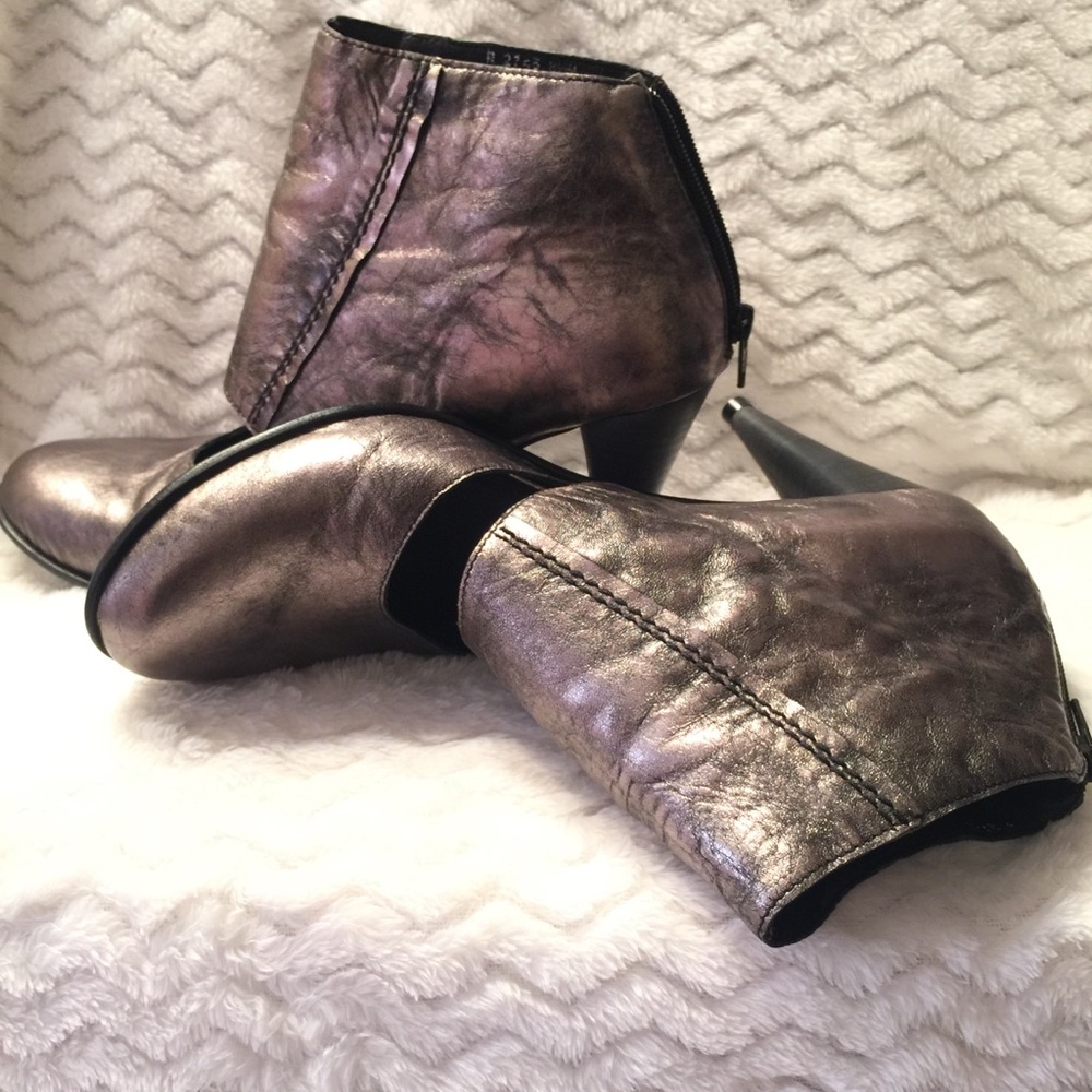 ✔️Bernardo Gunmetal Shoe Bootie